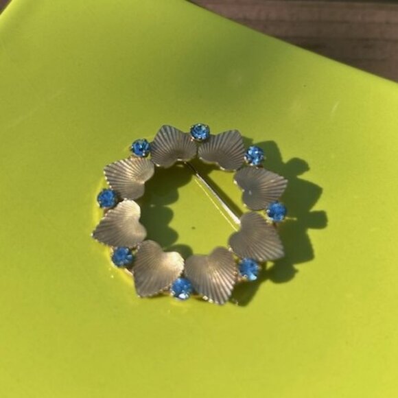 KREMENTZ 14K Rolled Gold Overlay Heart Blue Rhinestone Circle BROOCH - Picture 2 of 7